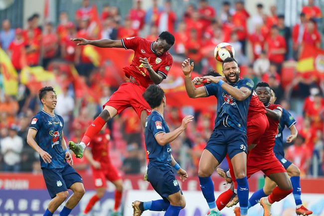 "Có ngoại binh hạng bán chuyên nhưng về V.League nhận lương gấp 10 lần"- Ảnh 2.