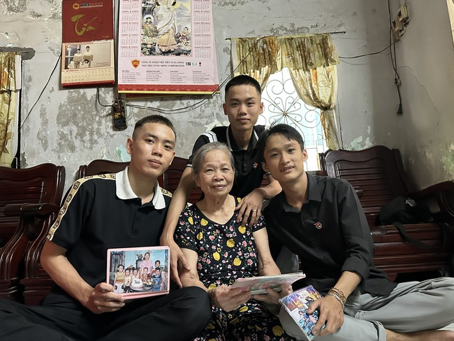 Đà Nẵng: Một gia đình có 3 anh em xung phong lên đường nhập ngũ- Ảnh 1.