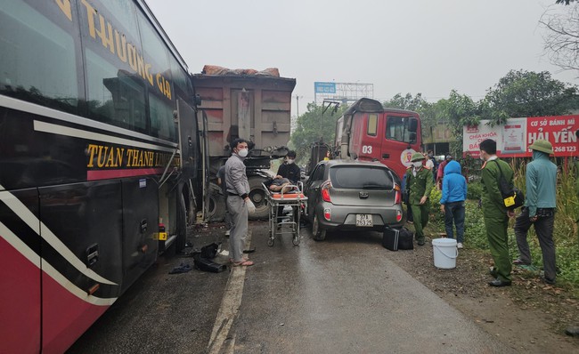 Nghệ An: Tai nạn liên hoàn trên quốc lộ 1A, tài xế tử vong- Ảnh 1.