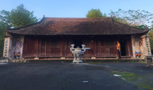 Một làng ở Nghệ An có một ngôi đền cổ, kiến trúc diễm lệ, thiên hạ mê nhất là nghi môn kiểu cung đình- Ảnh 6.