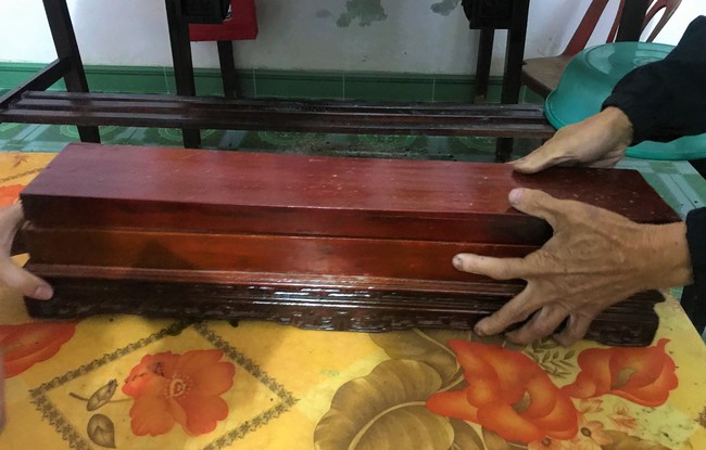 Chiếc tráp gỗ cổ xưa của dòng họ Phạm ở Nghệ An, mở ra mới biết là "báu vật" vua ban- Ảnh 1.