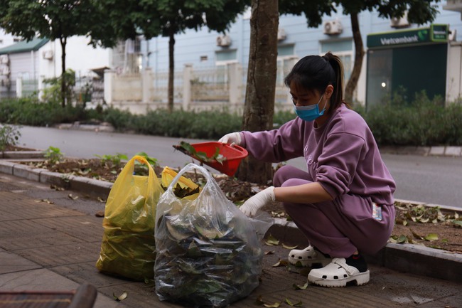 Á hậu Bùi Khánh Linh, Đào Thị Hiền giản dị trong tà áo dài trao tặng bánh chưng và bữa cơm miễn phí- Ảnh 39.