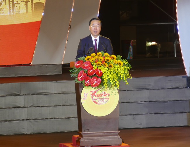 Chủ tịch nước Võ Văn Thưởng dự chương trình nghệ thuật đặc biệt "Xuân quê hương" và chúc Tết kiều bào- Ảnh 1.