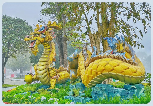 Rồng vàng Bình Định "cuồn cuộn" bên hồ sinh thái đẹp nhất huyện trung du, được khen rất "thần thái, có hồn"- Ảnh 1.