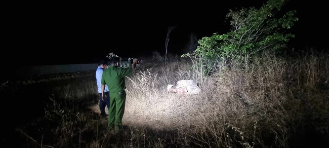 Xác định nghi phạm vụ thi thể người nước ngoài quấn trong chăn ở Bình Thuận- Ảnh 1.