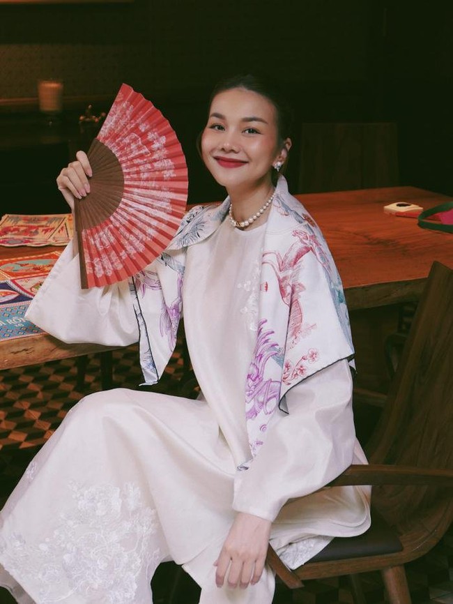 Ngây ngất ngắm 7 Hoa hậu, Á hậu mặc áo dài đẹp "gây thương nhớ" dịp Tết Nguyên đán 2024- Ảnh 4.