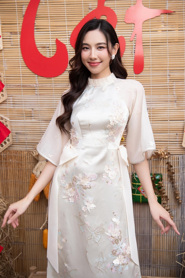 Ngây ngất ngắm 7 Hoa hậu, Á hậu mặc áo dài đẹp "gây thương nhớ" dịp Tết Nguyên đán 2024- Ảnh 9.