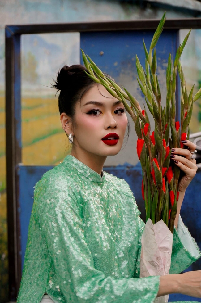 Ngây ngất ngắm 7 Hoa hậu, Á hậu mặc áo dài đẹp "gây thương nhớ" dịp Tết Nguyên đán 2024- Ảnh 10.