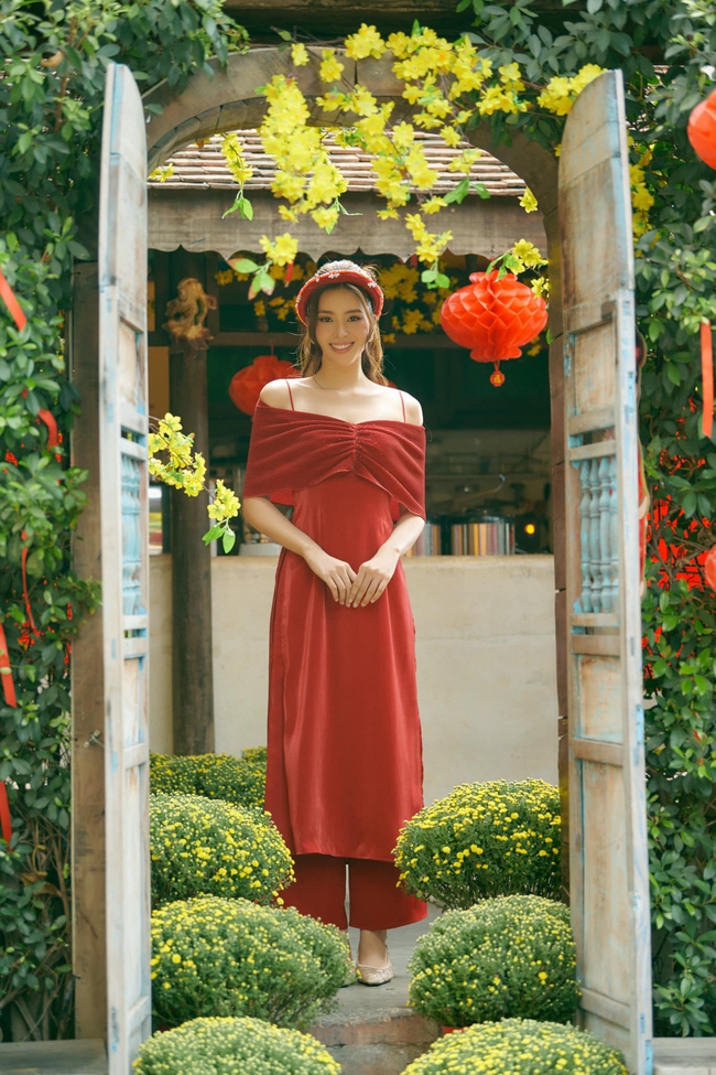 Ngây ngất ngắm 7 Hoa hậu, Á hậu mặc áo dài đẹp "gây thương nhớ" dịp Tết Nguyên đán 2024- Ảnh 3.