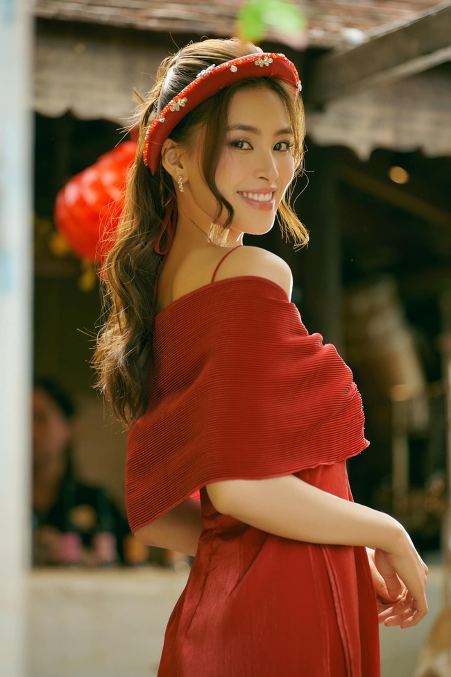 Ngây ngất ngắm 7 Hoa hậu, Á hậu mặc áo dài đẹp "gây thương nhớ" dịp Tết Nguyên đán 2024- Ảnh 2.