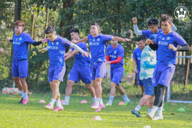 Quyết độc bá V.League 2, SHB Đà Nẵng bổ sung trung vệ 1m87- Ảnh 1.