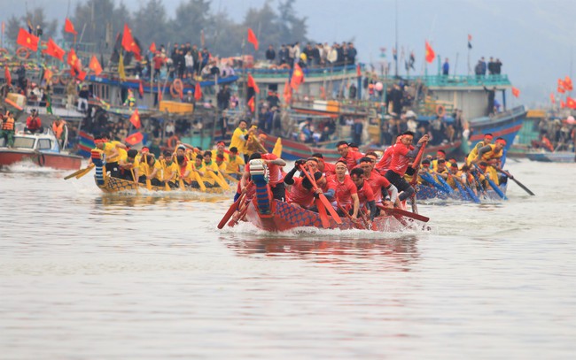 Dòng sông Mai Giang chảy qua thị xã nào của Nghệ An, có lễ hội gì mà vạn người trên bờ cổ vũ?- Ảnh 13.