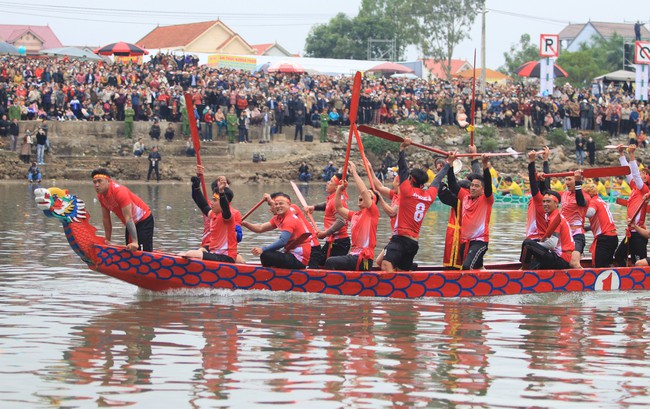 Dòng sông Mai Giang chảy qua thị xã nào của Nghệ An, có lễ hội gì mà vạn người trên bờ cổ vũ?- Ảnh 14.