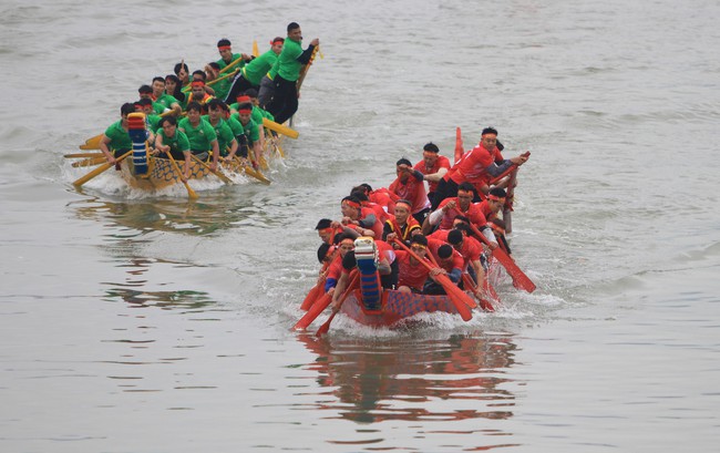 Dòng sông Mai Giang chảy qua thị xã nào của Nghệ An, có lễ hội gì mà vạn người trên bờ cổ vũ?- Ảnh 10.