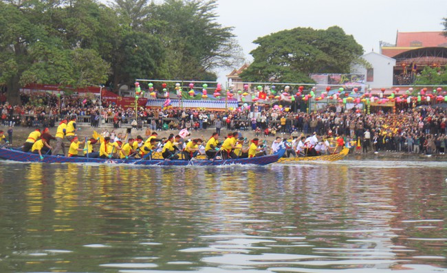 Dòng sông Mai Giang chảy qua thị xã nào của Nghệ An, có lễ hội gì mà vạn người trên bờ cổ vũ?- Ảnh 1.