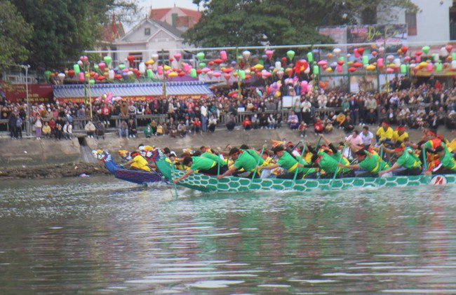 Dòng sông Mai Giang chảy qua thị xã nào của Nghệ An, có lễ hội gì mà vạn người trên bờ cổ vũ?- Ảnh 9.