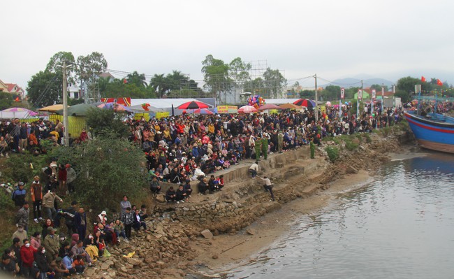 Dòng sông Mai Giang chảy qua thị xã nào của Nghệ An, có lễ hội gì mà vạn người trên bờ cổ vũ?- Ảnh 3.