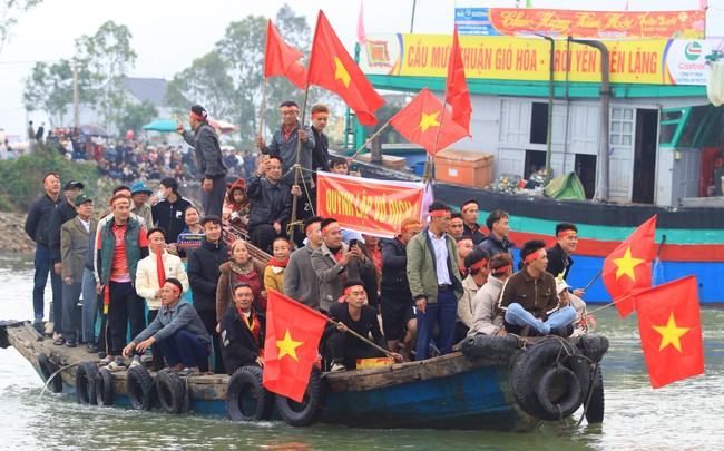 Dòng sông Mai Giang chảy qua thị xã nào của Nghệ An, có lễ hội gì mà vạn người trên bờ cổ vũ?- Ảnh 15.