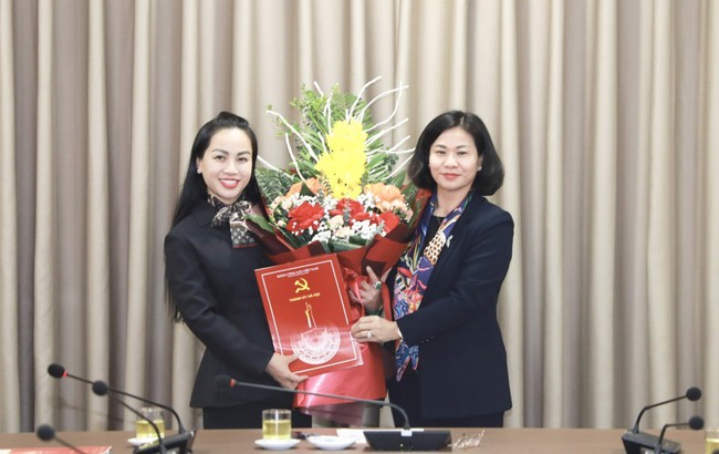 Bà Phạm Thị Mỹ Hoa được giới thiệu để bầu làm Phó Chủ tịch Hội Liên hiệp Phụ nữ Hà Nội- Ảnh 1.