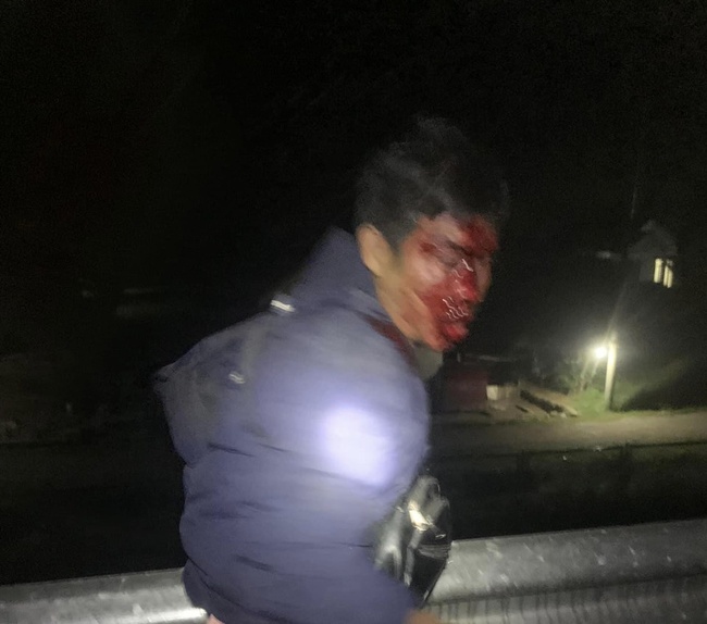 Lại xảy ra tai nạn trên cao tốc Cam Lộ- La Sơn khiến 6 người thương vong - Ảnh 2.
