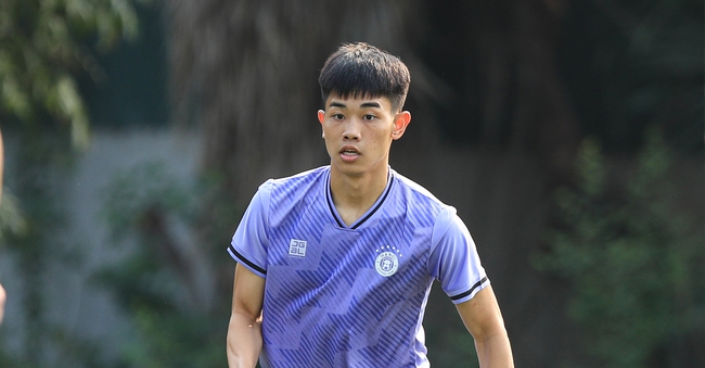 Hà Nội FC trả Nguyễn Đình Bắc lại Quảng Nam sau đúng... 4 ngày- Ảnh 1.