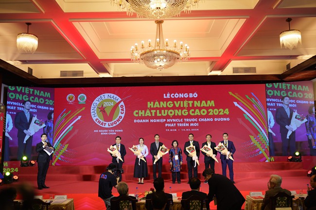 Chủ tịch UBND TP.HCM Phan Văn Mãi: Chuyển đổi số, chuyển đổi xanh là chuyện sống còn của doanh nghiệp và của cả thành phố- Ảnh 4.