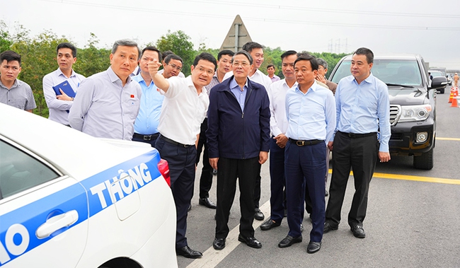 Thừa Thiên Huế kiến nghị nâng cấp cao tốc Cam Lộ- La Sơn lên 4 làn xe - Ảnh 1.