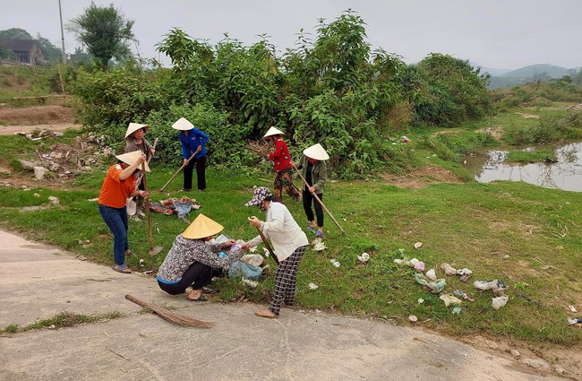 Một xã vùng cao ở Nghệ An lắp "mắt thần" giám sát tại khe suối, ngăn tình trạng xả rác bừa bãi- Ảnh 5.