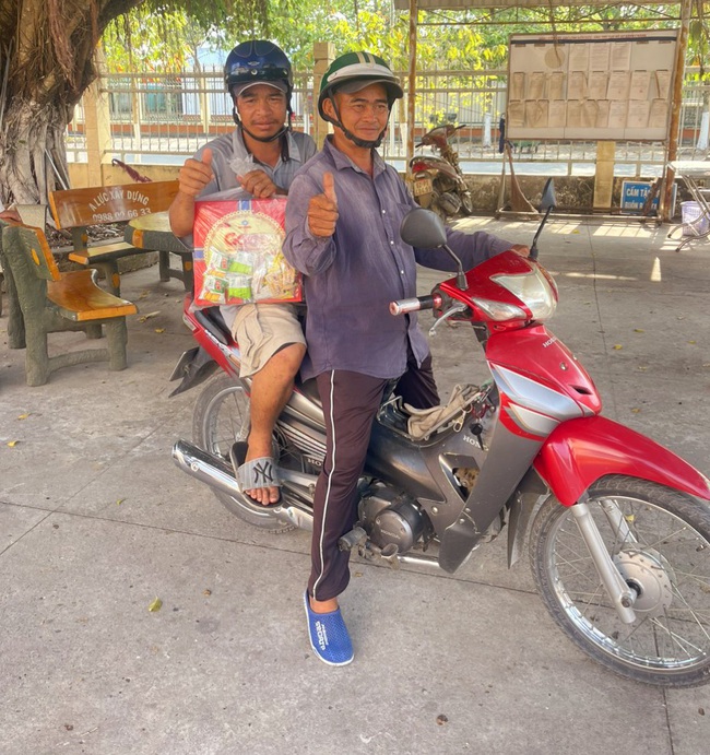 Công an thuê xe đưa thanh niên phụ hồ bị “xù tiền”, lạc vào vùng biên giới về quê ở Tây Nguyên- Ảnh 1.