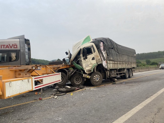 Lại tai nạn giao thông trên cao tốc Cam Lộ - La Sơn- Ảnh 1.