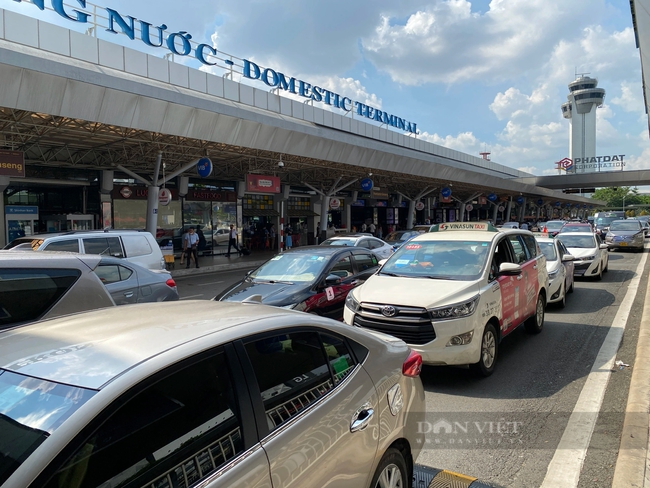 TP.HCM sắp có 14 tuyến xe chở khách từ khu vui chơi đến sân bay Tân Sơn Nhất - Ảnh 1.
