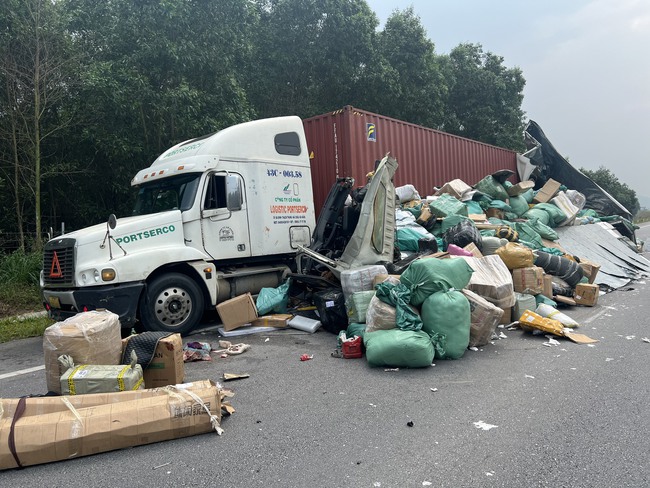 Lại tai nạn trên cao tốc Cam Lộ - La Sơn: Xe tải tông xe đầu kéo đang dừng, 1 người bị thương- Ảnh 1.