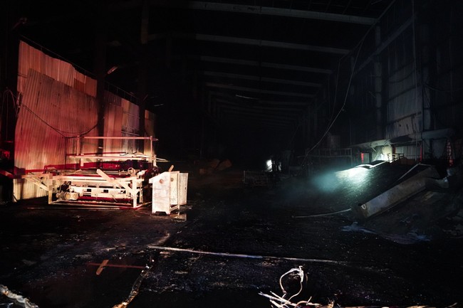 Cháy nhà xưởng trong đêm ở Đà Nẵng, nhiều công nhân chạy thoát thân- Ảnh 1.
