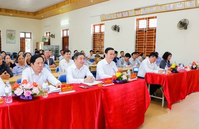 Chủ tịch UBND tỉnh Nghệ An Nguyễn Đức Trung dự sinh hoạt Đảng tại Chi bộ xóm Sen 2- Ảnh 1.