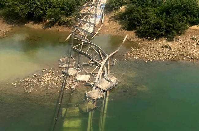 Nghệ An: Cầu treo Kẻ Nính đổ sập hoàn toàn- Ảnh 2.