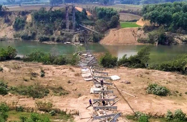 Nghệ An: Cầu treo Kẻ Nính đổ sập hoàn toàn- Ảnh 1.