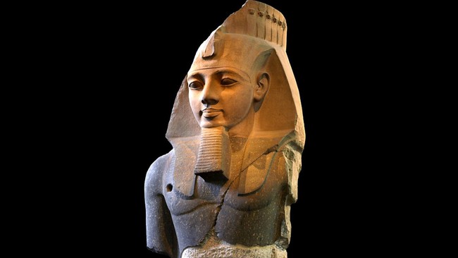 Giải mã bức tượng tạc pharaoh Ai Cập ngồi trong lòng “người lạ"- Ảnh 8.