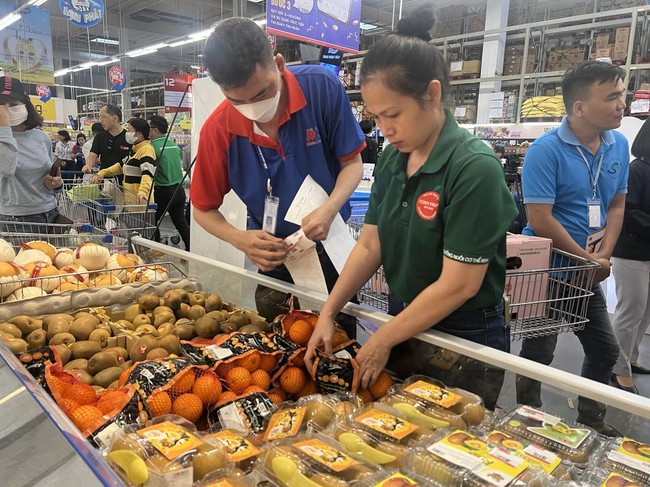 40% người tiêu dùng Việt tiếp tục cắt giảm mua sắm, sức cạnh tranh ngày càng "khốc liệt" ngay sân nhà- Ảnh 1.