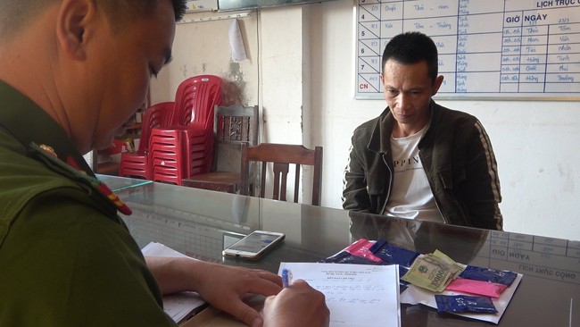 Bắt đối tượng buôn bán hàng nghìn viên ma túy ở Thừa Thiên Huế- Ảnh 2.