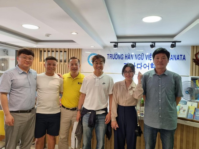 HLV Lee Young-jin bất ngờ xuất hiện tại Việt Nam giữa tin đồn “tái hợp” VFF- Ảnh 2.