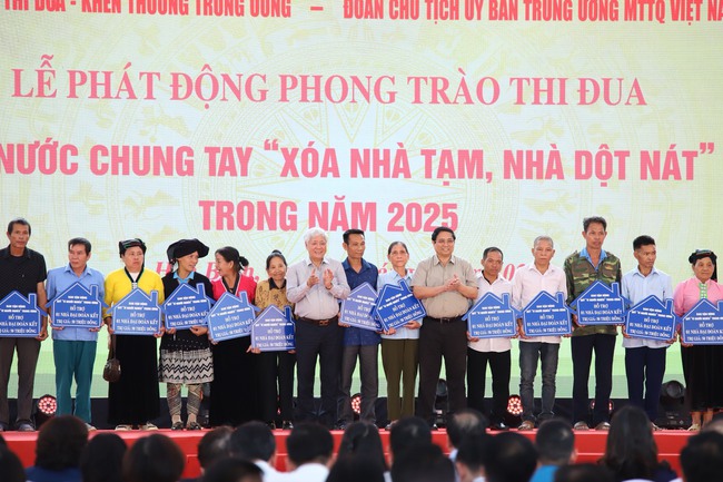 Thủ tướng Chính phủ Phạm Minh Chính phát động phong trào thi đua “Xóa nhà tạm, nhà dột nát” - Ảnh 2.