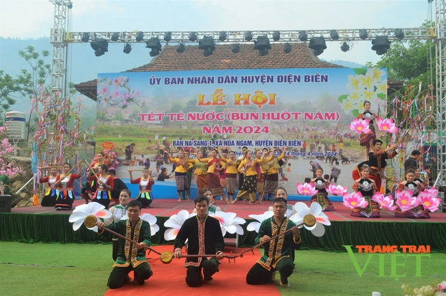 Sôi động Lễ hội Tết té nước "Bun Huột Nặm" Điện Biên năm 2024- Ảnh 4.