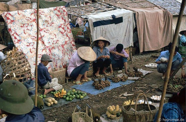 Sắc màu rực rỡ của chợ Điện Biên Phủ năm 1992- Ảnh 10.