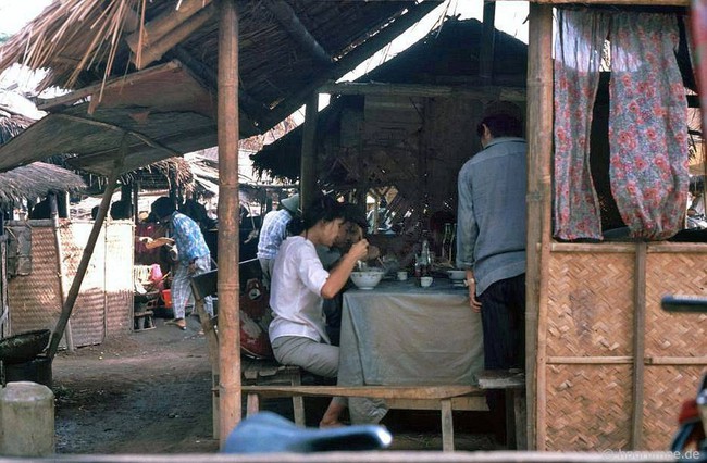 Sắc màu rực rỡ của chợ Điện Biên Phủ năm 1992- Ảnh 11.