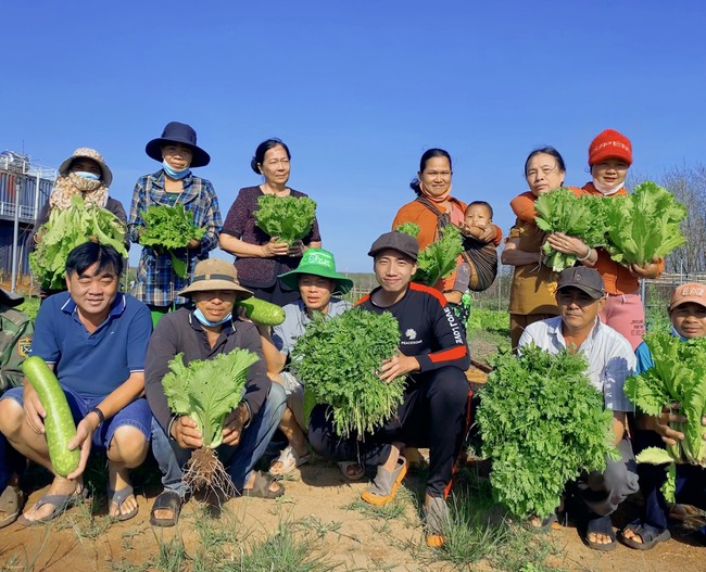 Người thu mật hoa dừa ở Trà Vinh, người trồng sầu riêng ở Bình Phước, cả hai đều thành doanh nhân thành đạt - Ảnh 1.