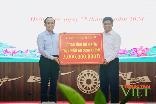Thành uỷ Hà Nội tặng quà gia đình chính sách, trẻ em hoàn cảnh khó khăn ở Điện Biên- Ảnh 1.