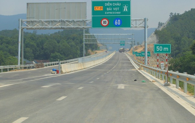 Ngắm toàn cảnh 30km đầu tiên trên dự án cao tốc Diễn Châu - Bãi Vọt được thông xe- Ảnh 11.