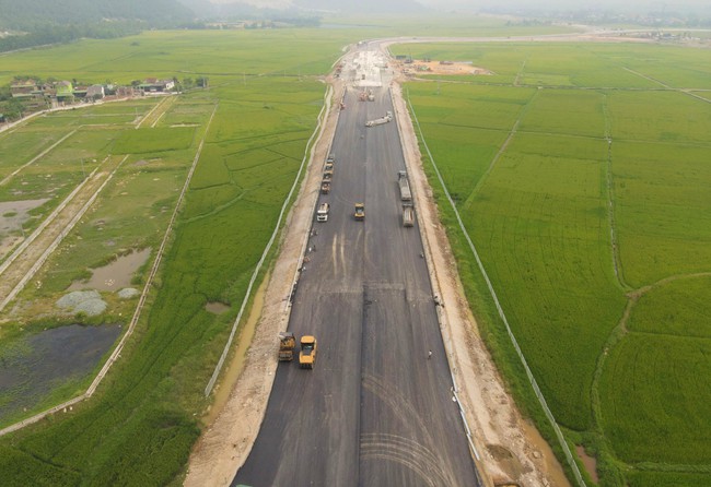 Ngắm toàn cảnh 30km đầu tiên trên dự án cao tốc Diễn Châu - Bãi Vọt được thông xe- Ảnh 9.