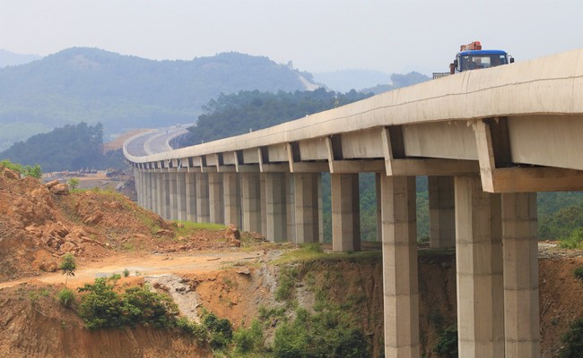 Ngắm toàn cảnh 30km đầu tiên trên dự án cao tốc Diễn Châu - Bãi Vọt được thông xe- Ảnh 5.