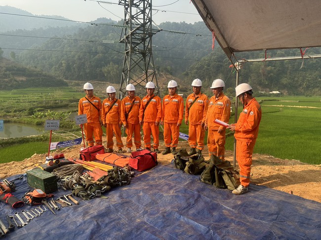 Điện lực Điện Biên: Diễn tập phòng, chống thiên tai tìm kiếm cứu nạn năm 2024

- Ảnh 2.